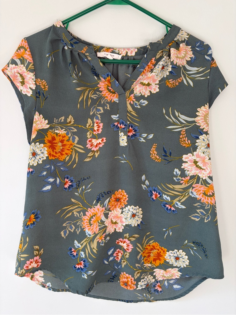 Fun2Fun Floral Blouse Large Sage Green Short Sleeve Split Neck Top